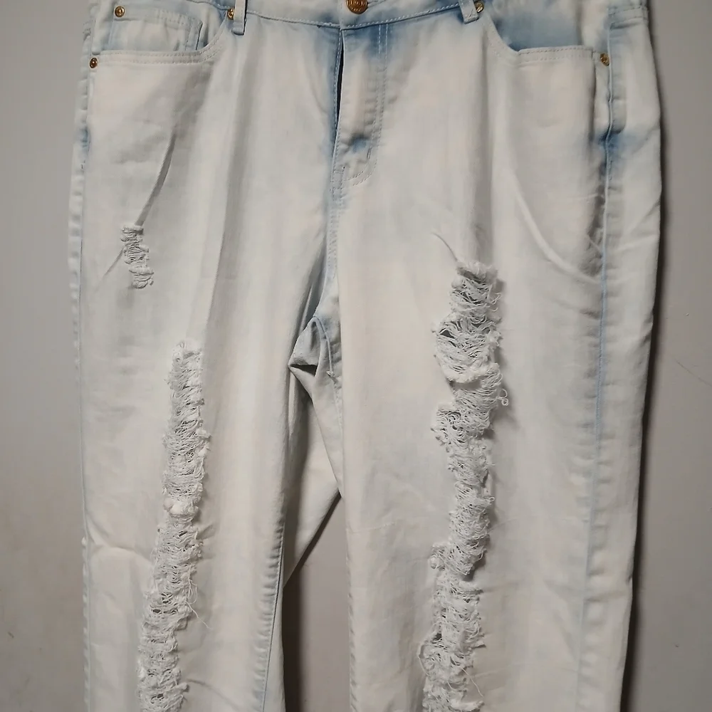 Nicki Minaj Ladies Light Blue Distressed Jeans. Size 13/14 - Picture 6 of 13